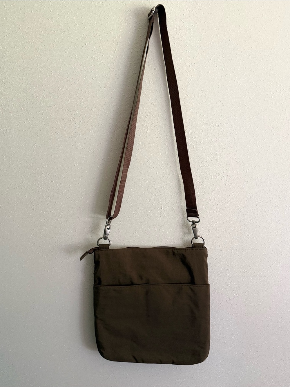 Baggallini Multi Pocket Crossbody Travel Bag Brown Nylon Organizer Purse - Picture 8 of 8